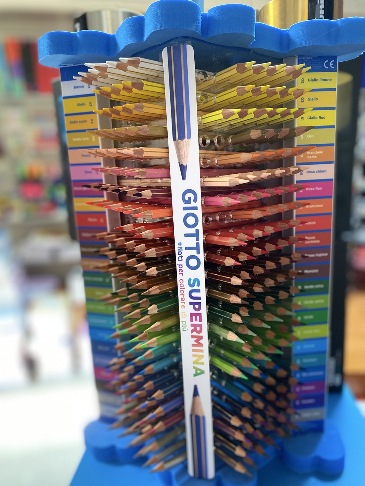 Penne colorate disponibili tra le forniture scolastiche